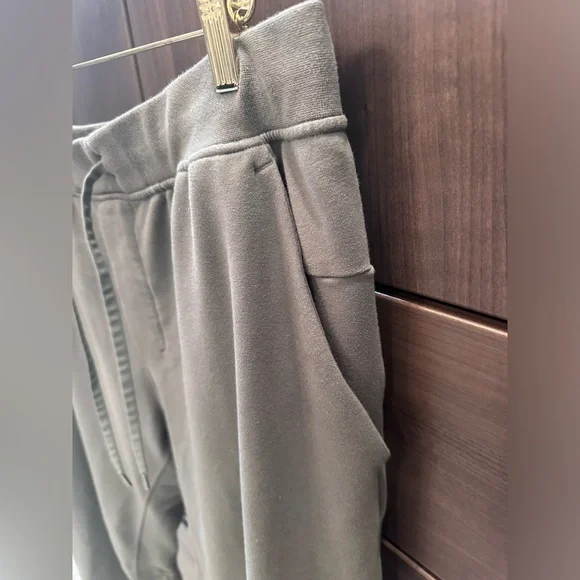 Lululemon men’s XXL joggers - Picture 3 of 6